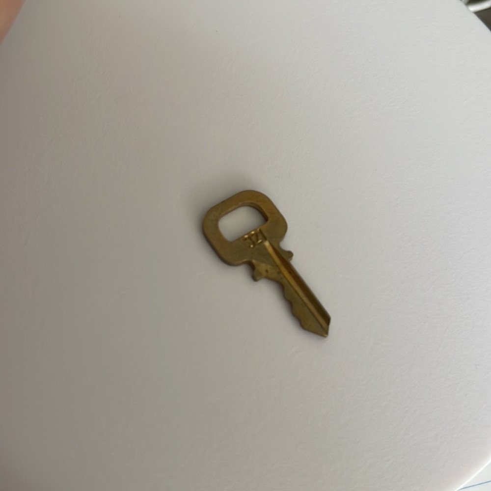 LV Lock and Key 321 - Picture 3 of 4